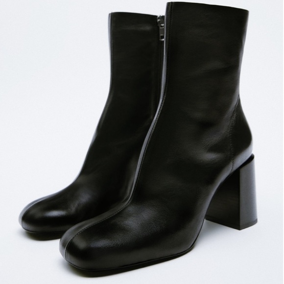 Zara HEELED ROUND TOE ANKLE BOOTS
Black 1/1191/810/040/38  sz 7.5 - Picture 1 of 10
